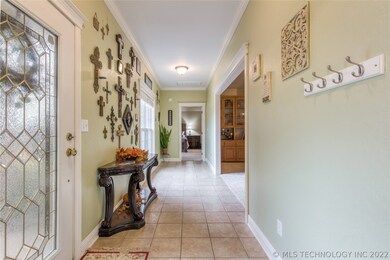 Entry way, if you go to the right, you have the di