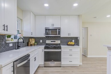 1109 Dover Cir, Alvin, TX 77511 - photo 2