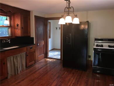 605 Oakwood St, Easton, PA 18045 - photo 4