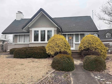 606 W Main St, Carmi, IL 62821 - photo 2