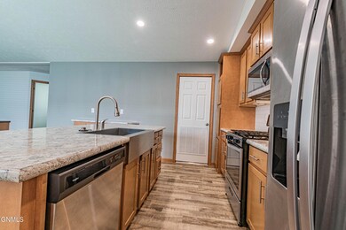 1615 Fox Dr SE, Mandan, ND 58554 - photo 5