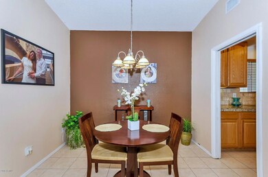 706 E Cavalier Dr-large-007-23-Dining Ro