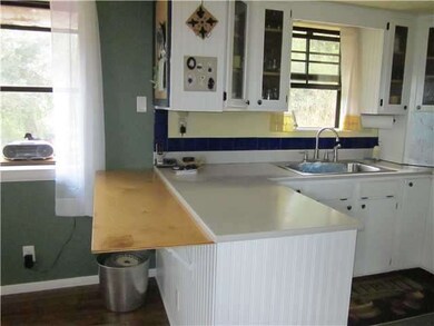 Pull up counter for additional eating area.