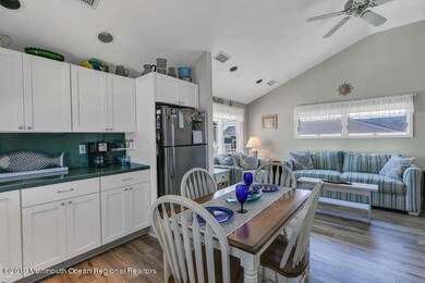 120 W Bayberry Way