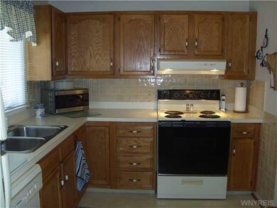 Kitchen Fully Applianced Kitchen with Ceramic Back