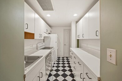 Whittemore Mills unit 116, Quincy, MA 02170 - photo 2