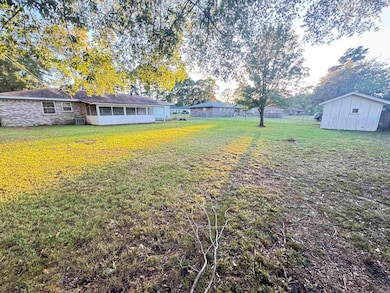 1084 Caddo St, Camden, AR 71701 - photo 2
