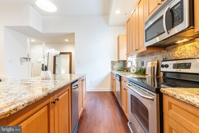 6 10 S Strawberry St unit 16, Philadelphia, PA 19106 - photo 5