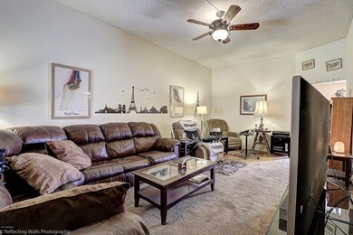 04 LR 10020 W Hawthorn