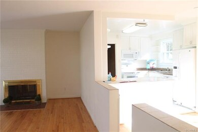 LOVE the natural light flowing in to the kitchen. 