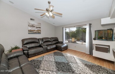 3153 E Leonora St-large-005-008-3153 E L