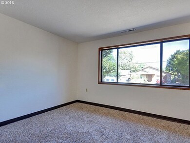 1532 E 3rd St, Newberg, OR 97132 - photo 6