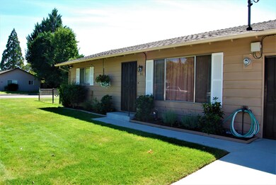 211 N 5th St, Central Point, OR 97502 - photo 4