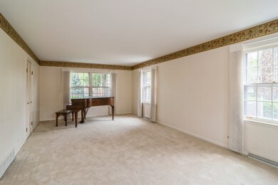 382 E Aberdeen Ct, Elmhurst, IL 60126 - photo 2