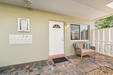 1424 Holly Heights Dr unit 1, Fort Lauderdale, FL 33304 - photo 2