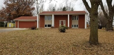 2733 Hwy S74 Hwy S, Newton, IA 50208 - photo 2