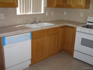 Kitchen alt 2