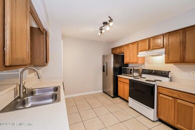 5671 Ellis Trace Dr, Jacksonville, FL 32205 - photo 7