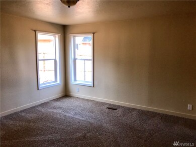 17038 Linden Ct SE, Yelm, WA 98597 - photo 2