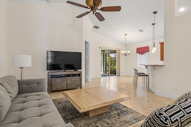 601 Monarch Family room
