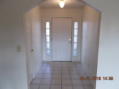 FOYER / ENTRY