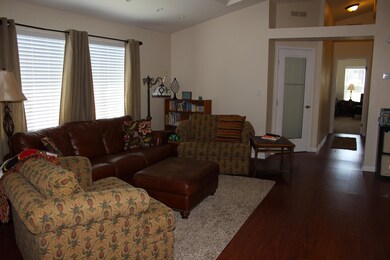 4989 Spruce - Livingroom 3