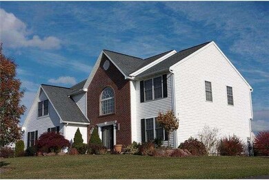 508 Pleasant View Dr, Douglassville, PA 19518 - photo 2