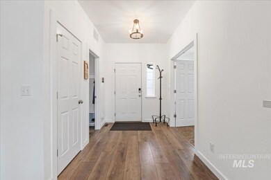 645 SW Nugget St, Mountain Home, ID 83647 - photo 3