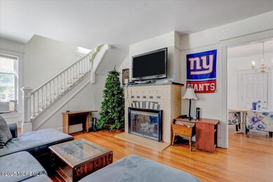 06-Family Room