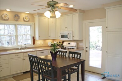 Eat-In Kitchen