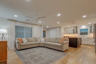 6427 Kury Ln, Houston, TX 77008 - photo 5