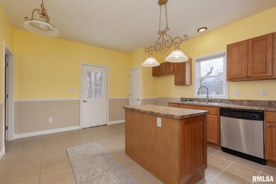 532 17th Ave, Moline, IL 61265 - photo 4