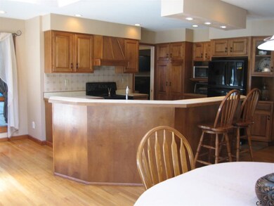 9 Anita Dr, Schenectady, NY 12302 - photo 3