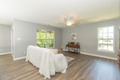 5900 Shepherd Crossing Dr, Louisville, KY 40219 - photo 3