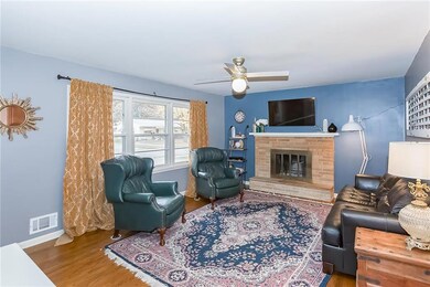 900 NW B St, Blue Springs, MO 64015 - photo 2