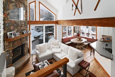1890_lionsridge_loop_9_living_3