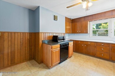 33 Hampton Ave, Rensselaer, NY 12144 - photo 5