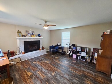 Den (3rd bedroom)