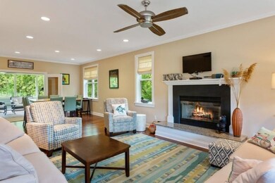 03_130NEagle_1_LivingRoom_LowRes