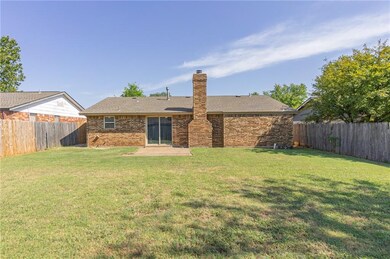 1104 NE 24th St, Moore, OK 73160 - photo 5