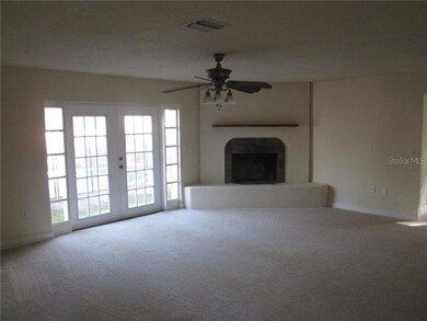 LIVINGROOM WITH FIREPLACE