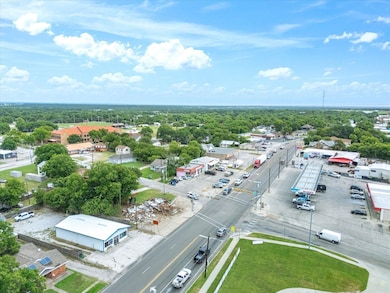 413 E Wise St, Bowie, TX 76230 - photo 2