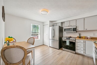 Eat-in kitchen