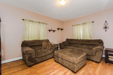 925 N 4th St Grand Forks ND-print-002-6-