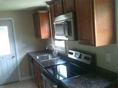 9 Phyllis Dr, Randolph, MA 02368 - photo 4