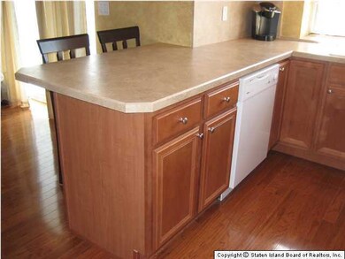 65 Elmwood Park Dr unit 27, Staten Island, NY 10314 - photo 5