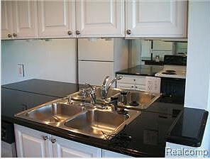 555 STUDIO KITCHEN