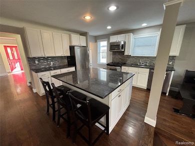 1562 S Bates St, Birmingham, MI 48009 - photo 7