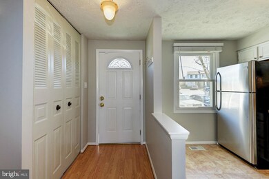 5908 Rowanberry Dr, Elkridge, MD 21075 - photo 3