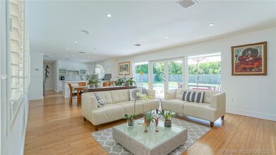 LIVING ROOM WITH DINING